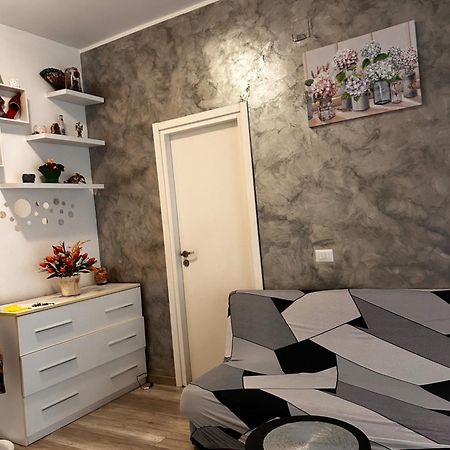 Mirahouse Apartment ลิโด ดิ ออสเตีย ภายนอก รูปภาพ
