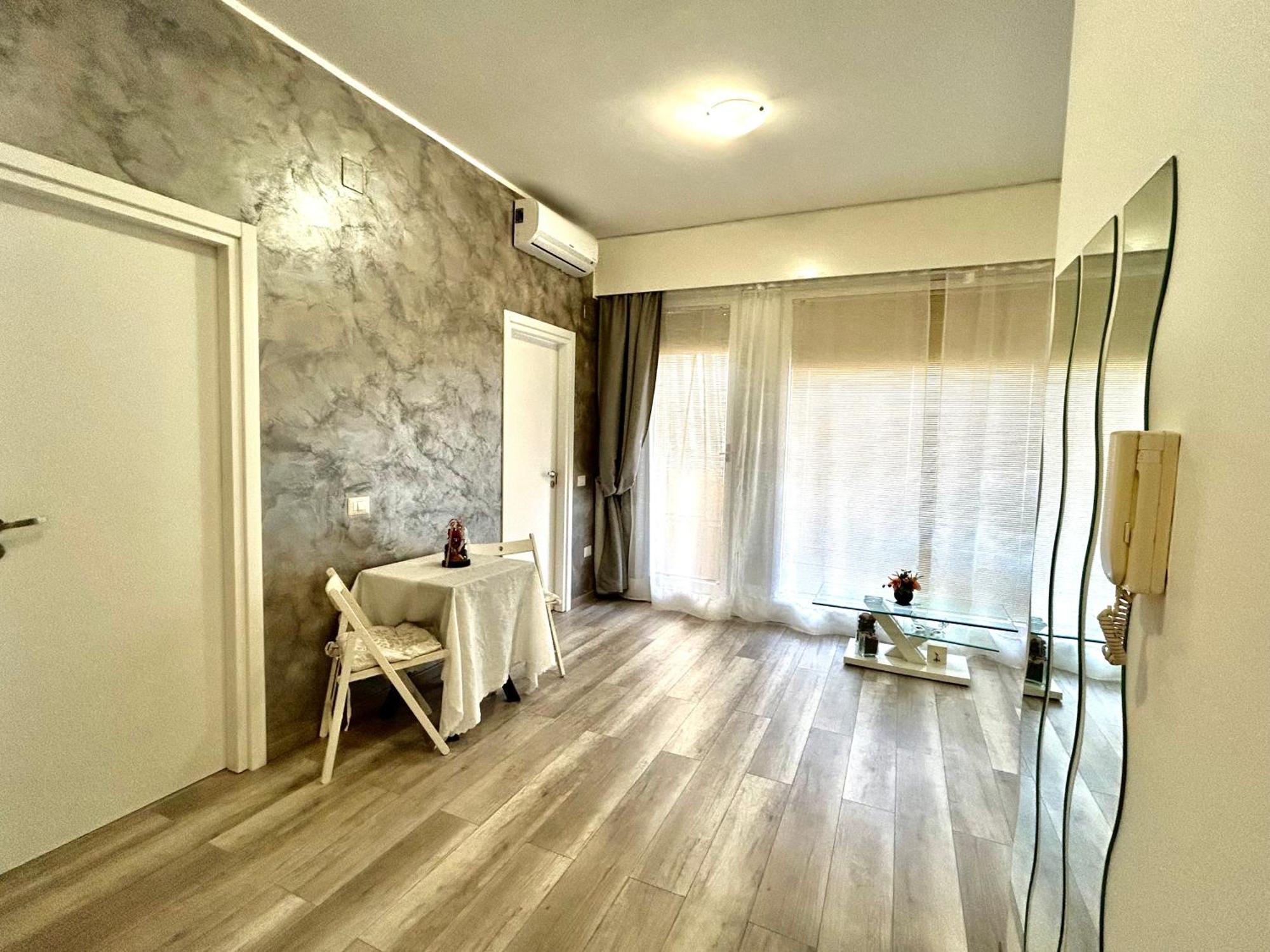 Mirahouse Apartment ลิโด ดิ ออสเตีย ภายนอก รูปภาพ